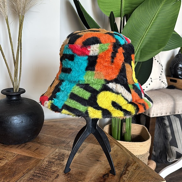 NWT🦄🌈Faux Fur Multi-colored Bucket Hat🌈🦄 - Picture 10 of 11
